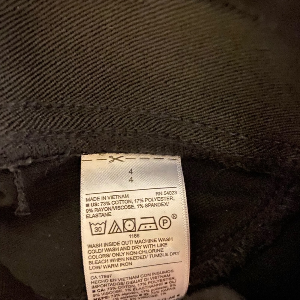 Size: 4. Color. Black. Old Navy ripped black jeans.